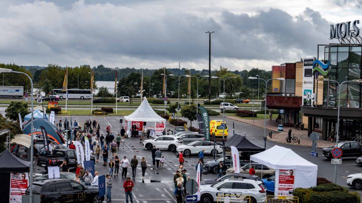 Latvijas pirmizrāde, drifts un testa braucieni – aizvadīta brīvdabas auto izstāde “Pielaiko savu auto!”